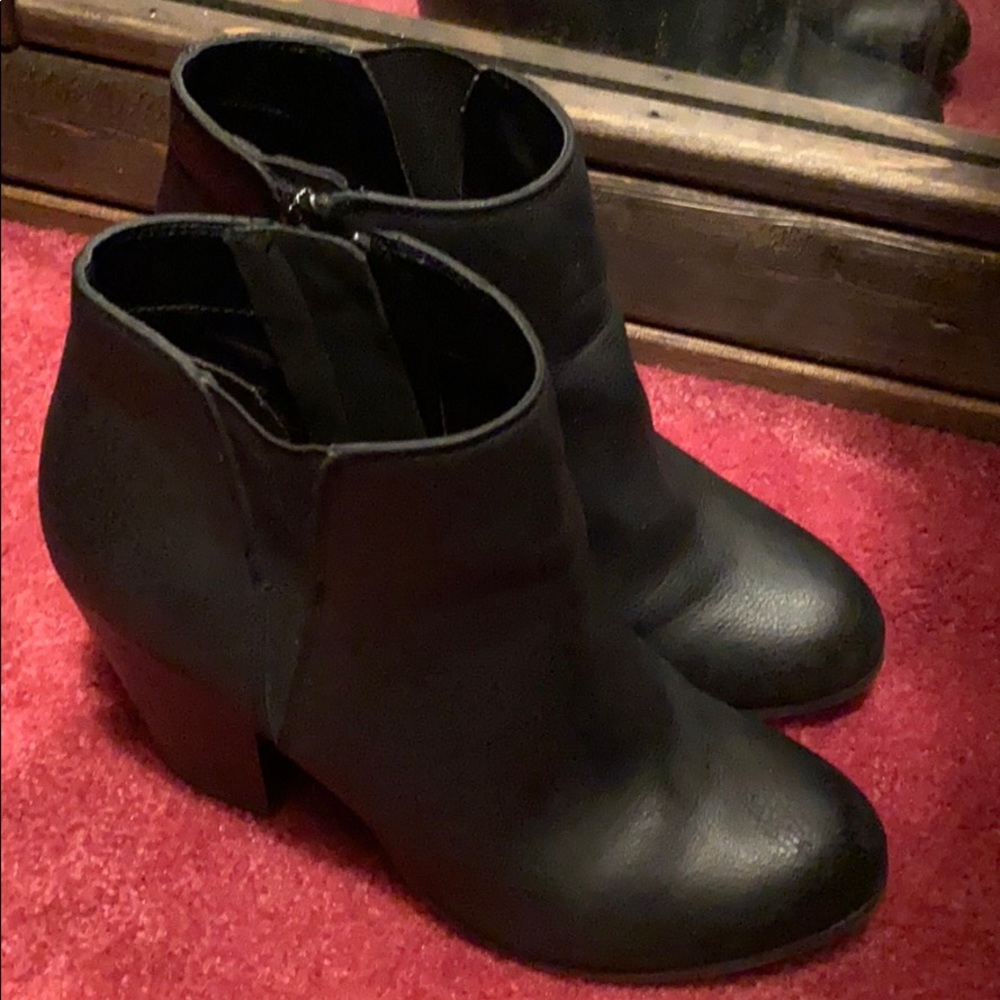 2 pairs of women ankle booties!